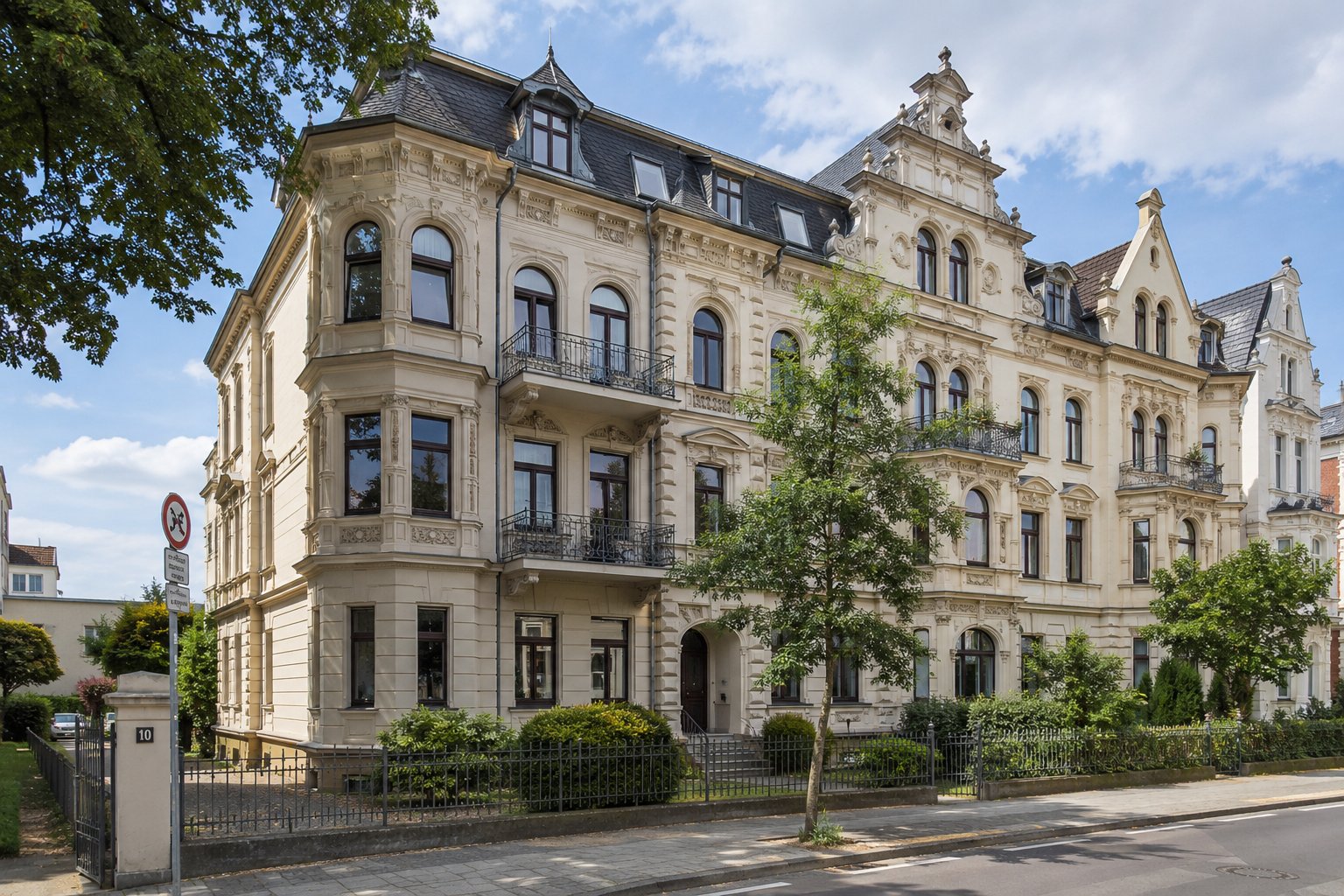 Hausverwaltung für ein Mehrfamilienhaus mit 10 Parteien